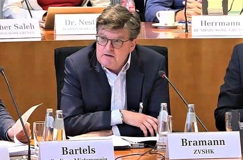 Titelbild zum News-Artikel: Helmut Bramann erneut im Deutschen Bundestag