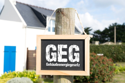 Titelbild zum News-Artikel Fachverband und ZVSHK informieren über die Änderungen im Gebäudeenergiegesetz (GEG)